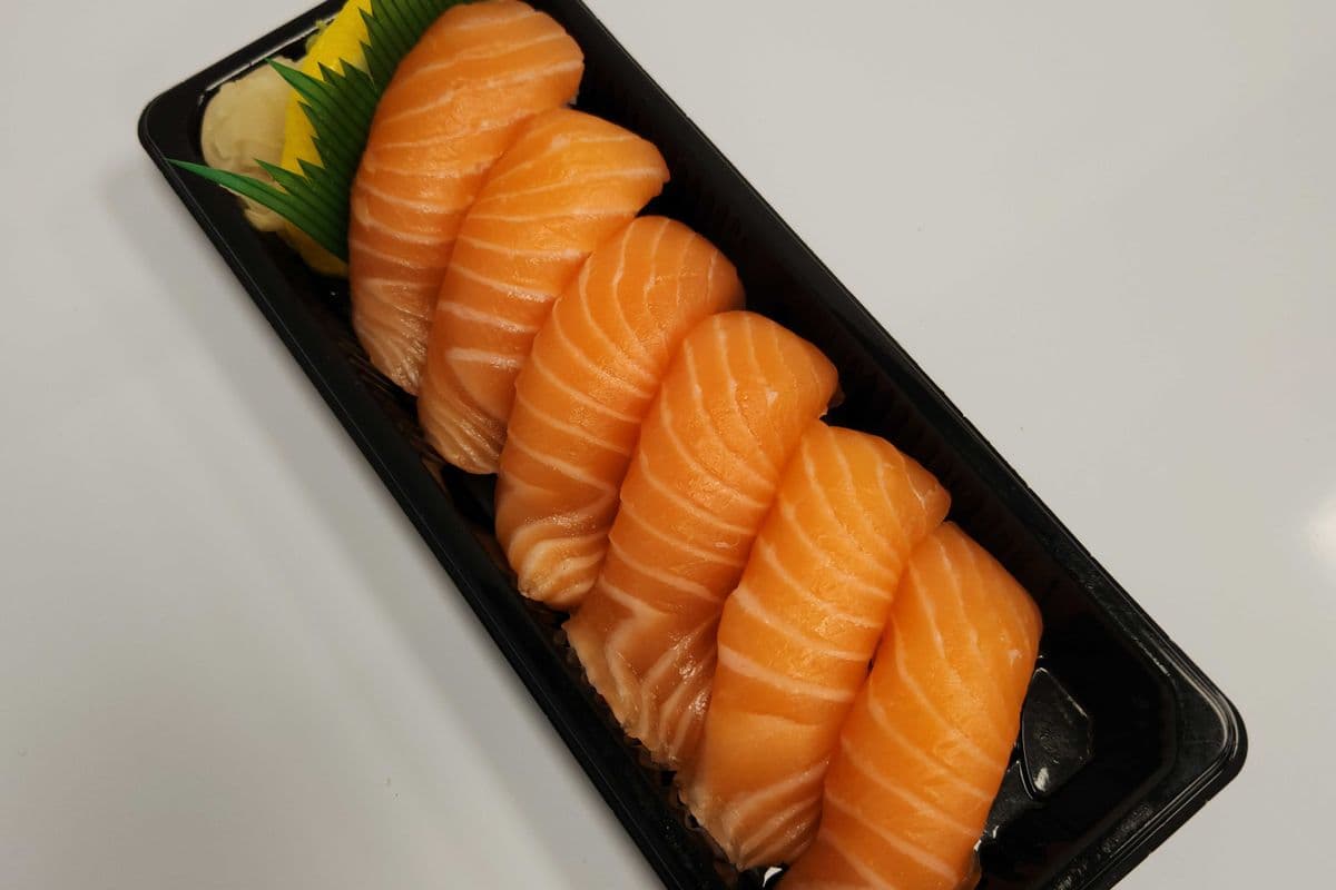 D2. Salmon Nigiri/Sushi (6 pcs)