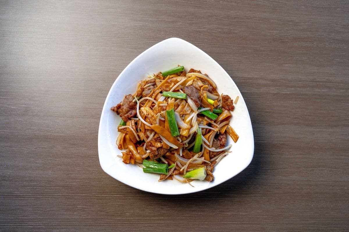Fried Rice Noodles with Beef 干炒牛河