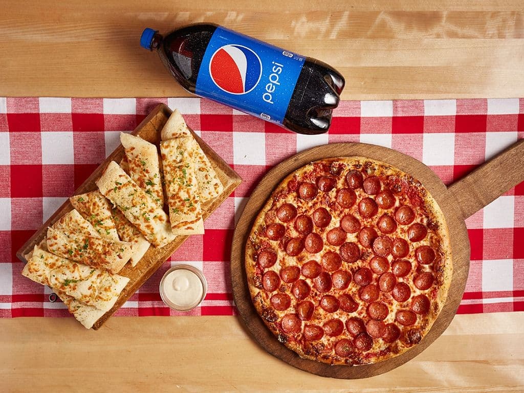Famiglia Garlic Fingers and Pizza Deal - Serves 2-4