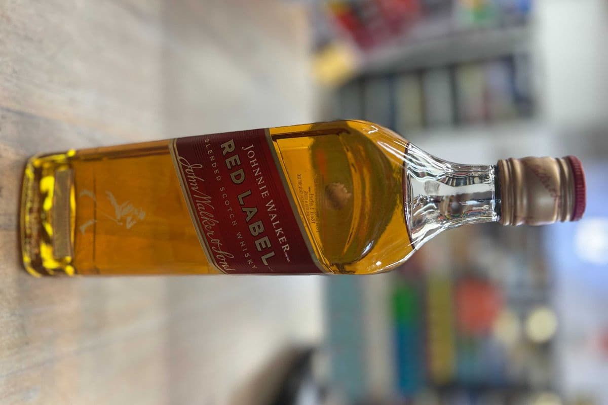 JOHNNIE WALKER RED LABLE (1 x 750ML)