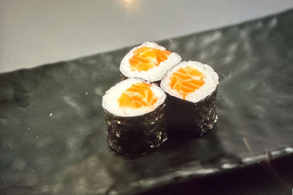 Salmon Maki (6 pcs)