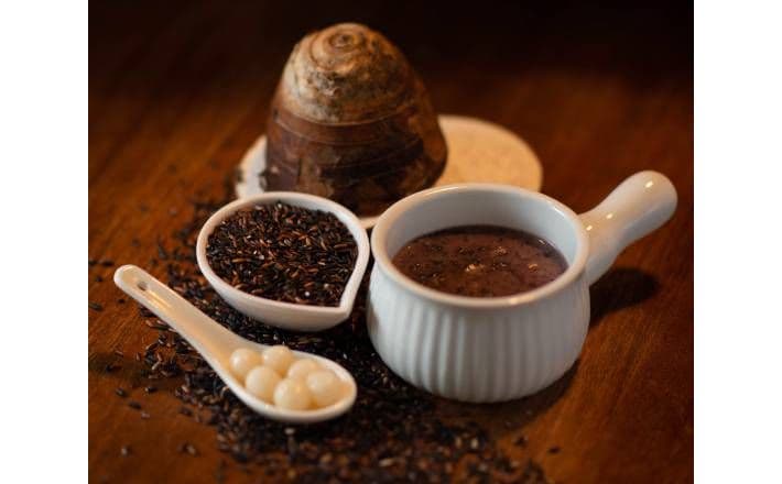Sweet Taro Soup with Black Glutinous Rice