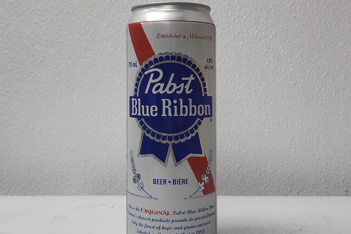 Pabst Blue Ribbon (1 x 710 ml Tall Can)