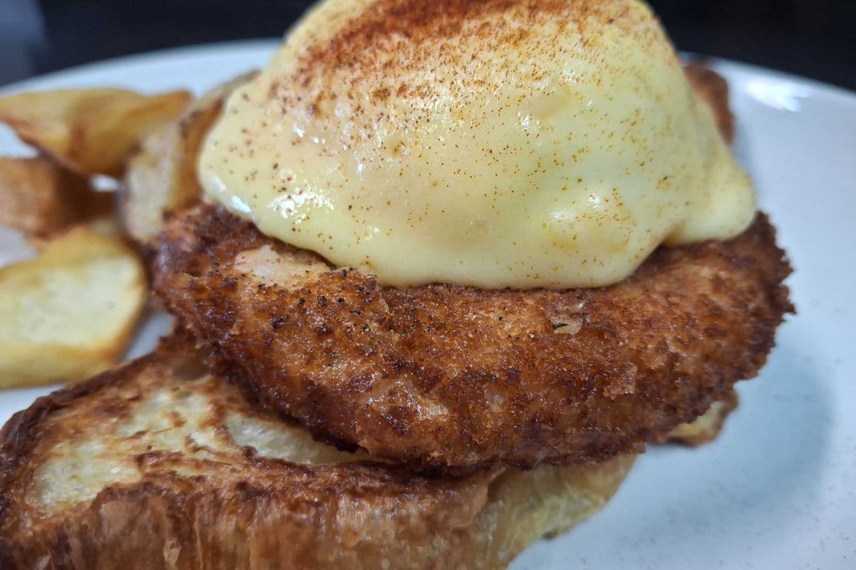 Lobster Cake Benedict