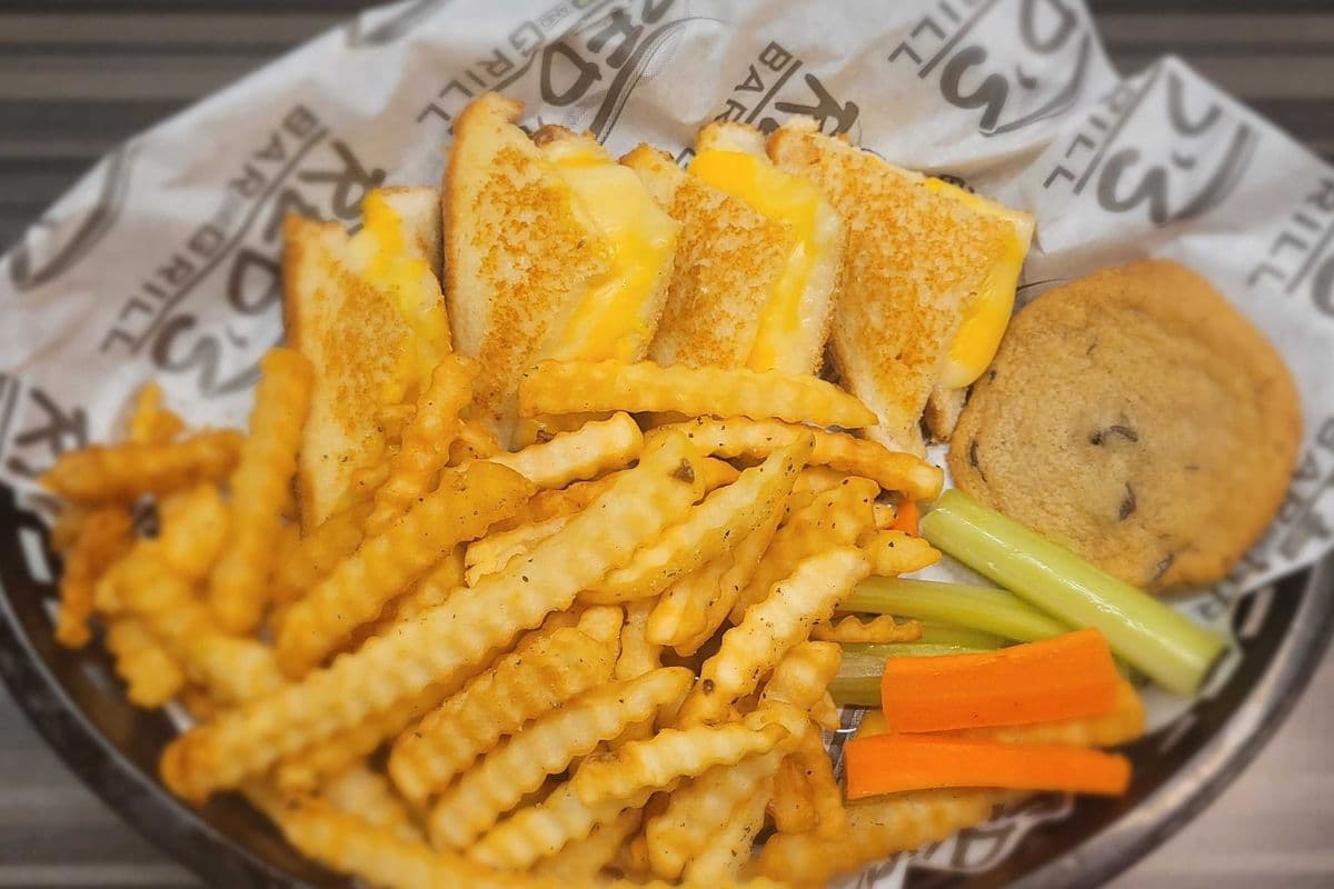 Grilled cheese, Fries & Veggie sticks