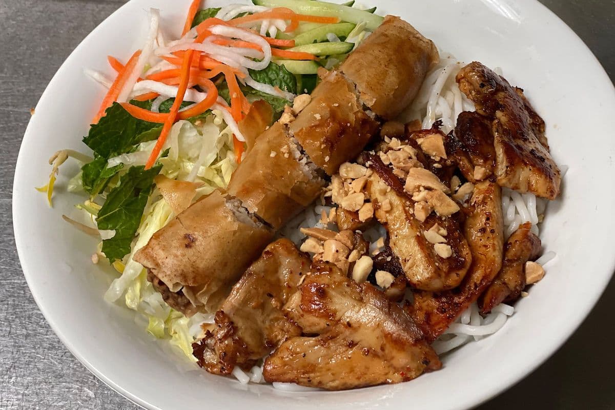 450. Bún Chả Giò, Gà Nướng