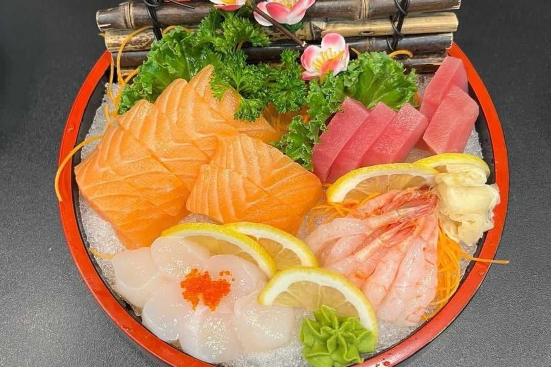 Sashimi Tray C 生鱼片拼盘 C (26 pcs)