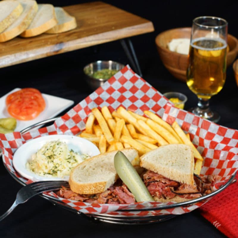 Assiette sandwich viande fumée / Assiette sandwich viande fumée