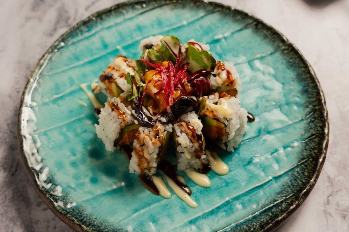 Lady Mango Roll (8 pcs)