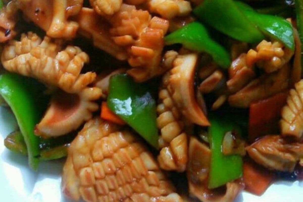 Fried Squid with Satay Sauce on Sizzling Plate (铁板鱿鱼)