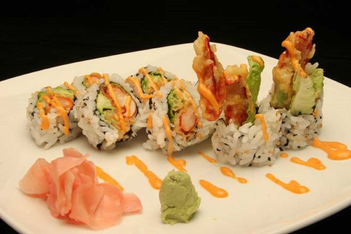 Spicy Dynamie Roll (spicy shrimp tempura roll)