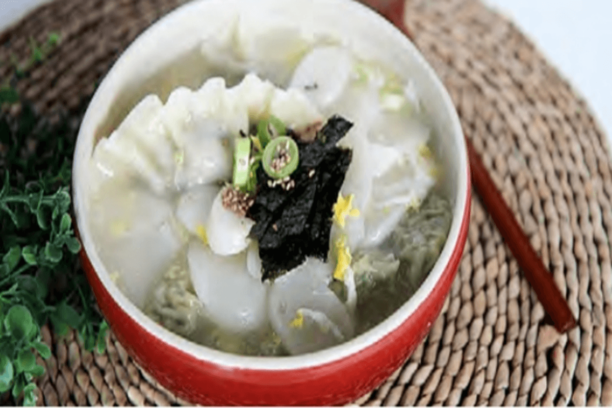Ddeok Dumpling Soup