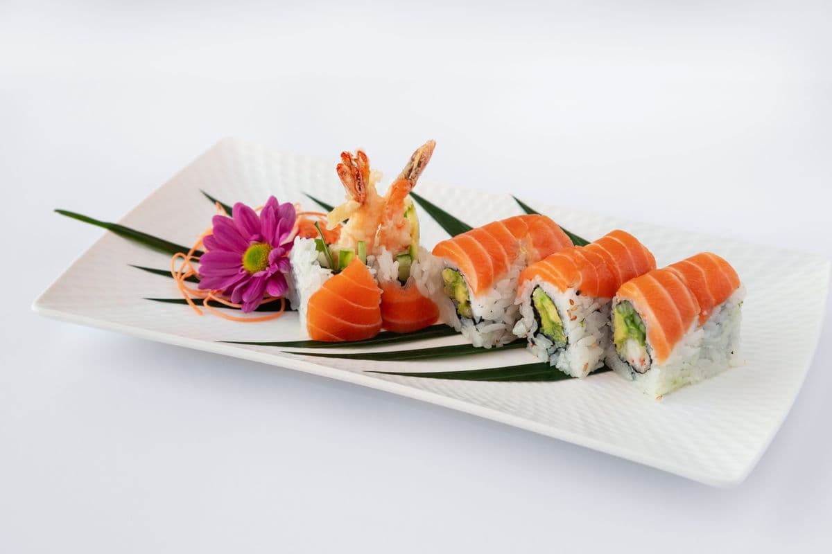 Golden Dragon Roll (8 pcs)