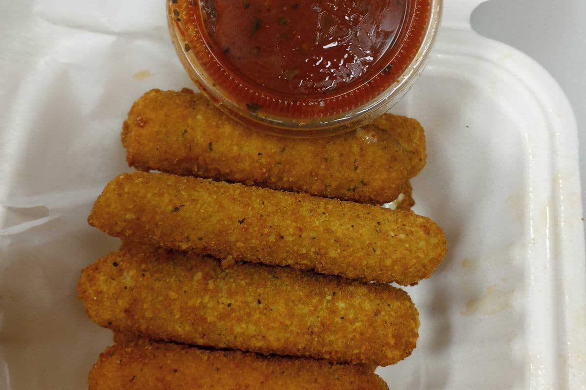Mozzarella Sticks (8pcs)