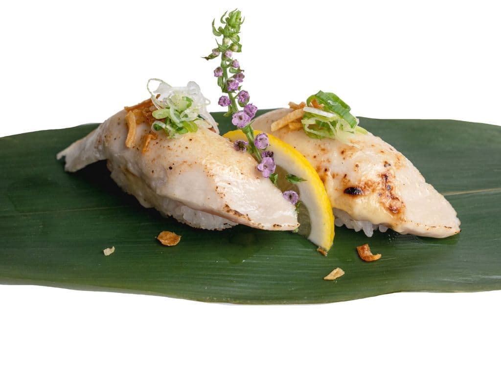 Seared Tuna Sushi (w/creamy White Sauce) (2Pcs)