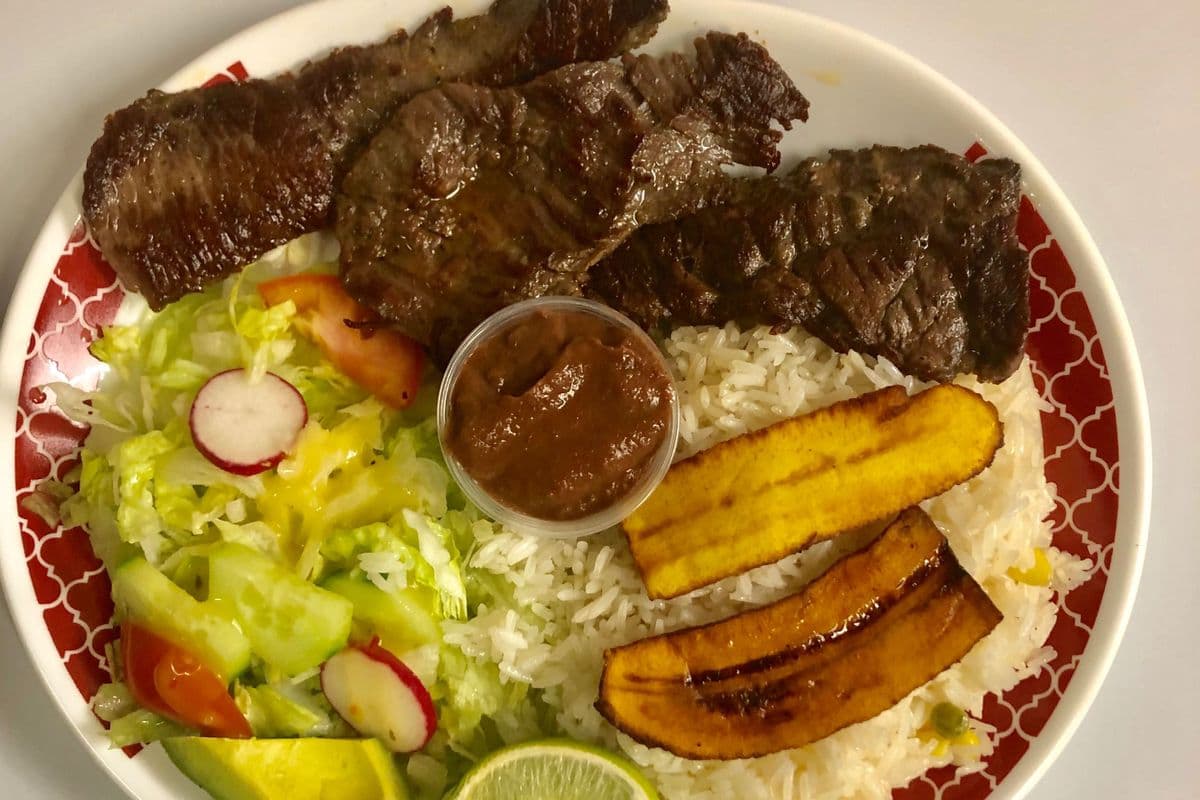 Steak - Carne Asada Arroz/Ensalada/platano/Frijol/Aguacate/Tortilla/Rice/salad/plantain/avocado/tortilla