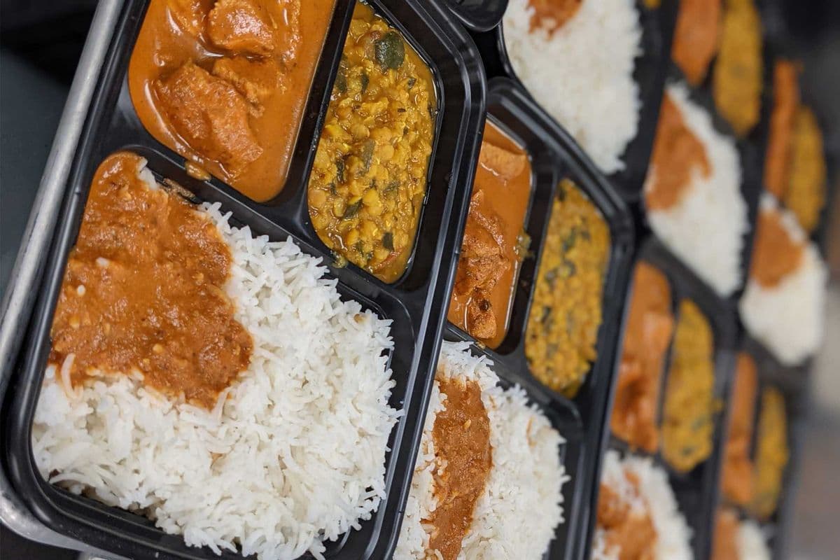 Butter chicken with Lentil spinach curry (Frozen dinner)