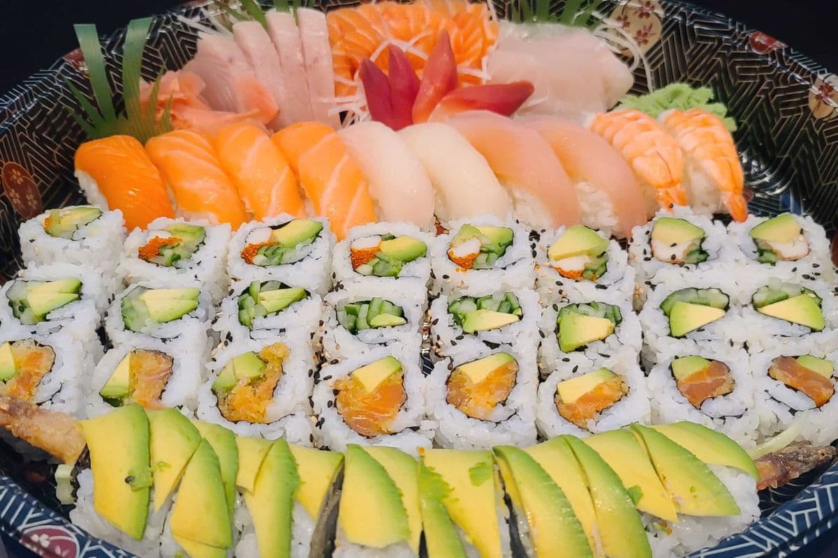 Sushi, Sashimi and Roll Tray, (62pc)