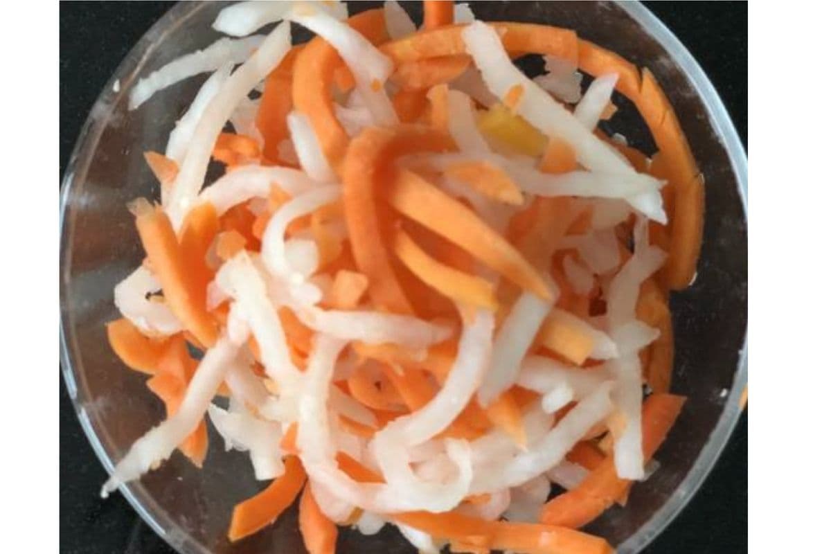 Carottes et Daikon marinés / Marinated Carrots and Daikon (radish)