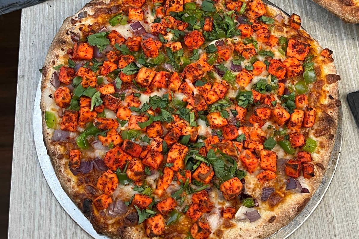 Shahi Paneer Pizza