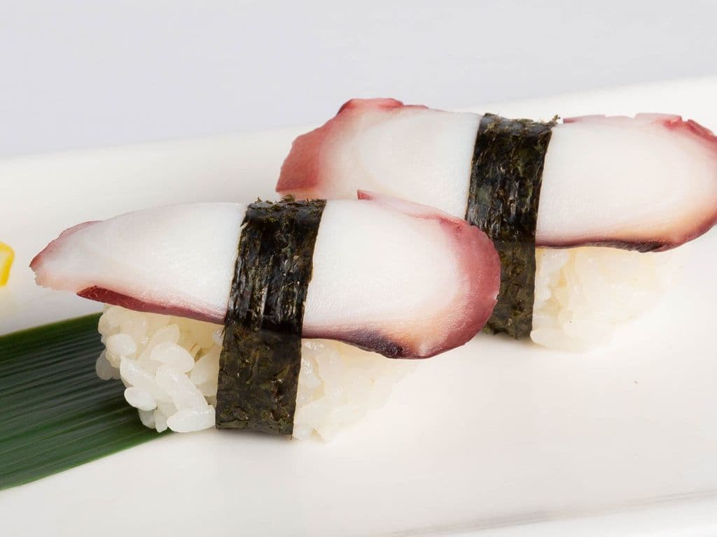 Octopus/Tako Sushi (2 pcs)