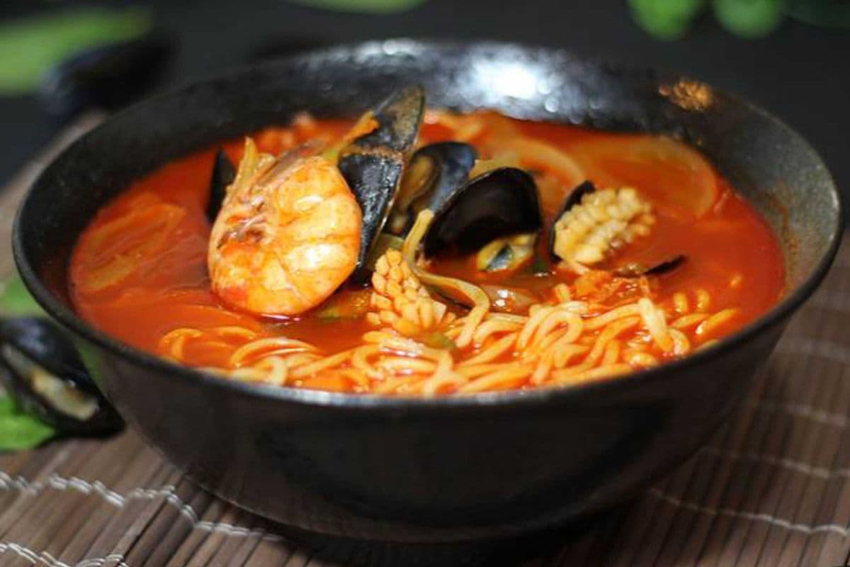 Jjamppong-Spicy Seafood Noodle Soup(짬뽕)