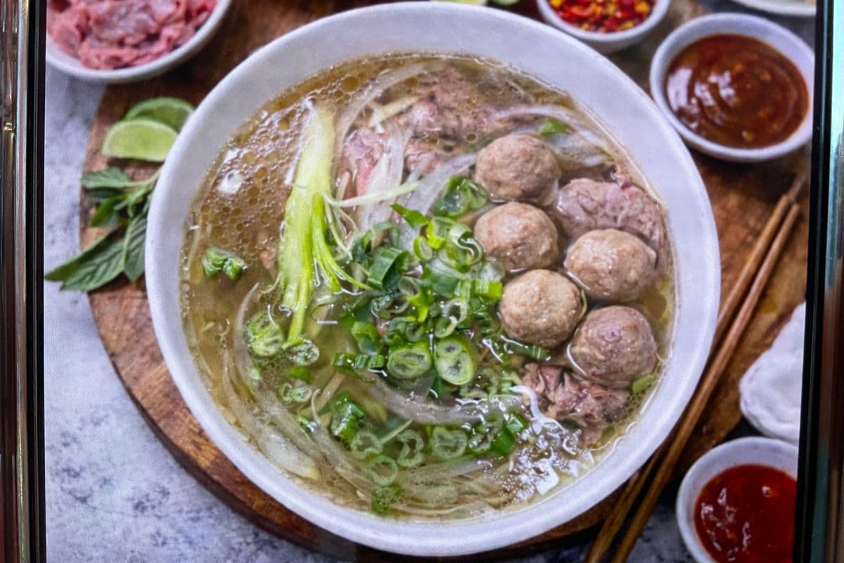 P3. Pho with Rare Beef, Brisket and Beef Balls - Phở Tái Nạm Bò Viên