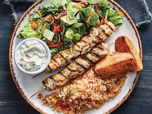 Chicken Souvlaki Plate / Assiette de souvlakis de poulet
