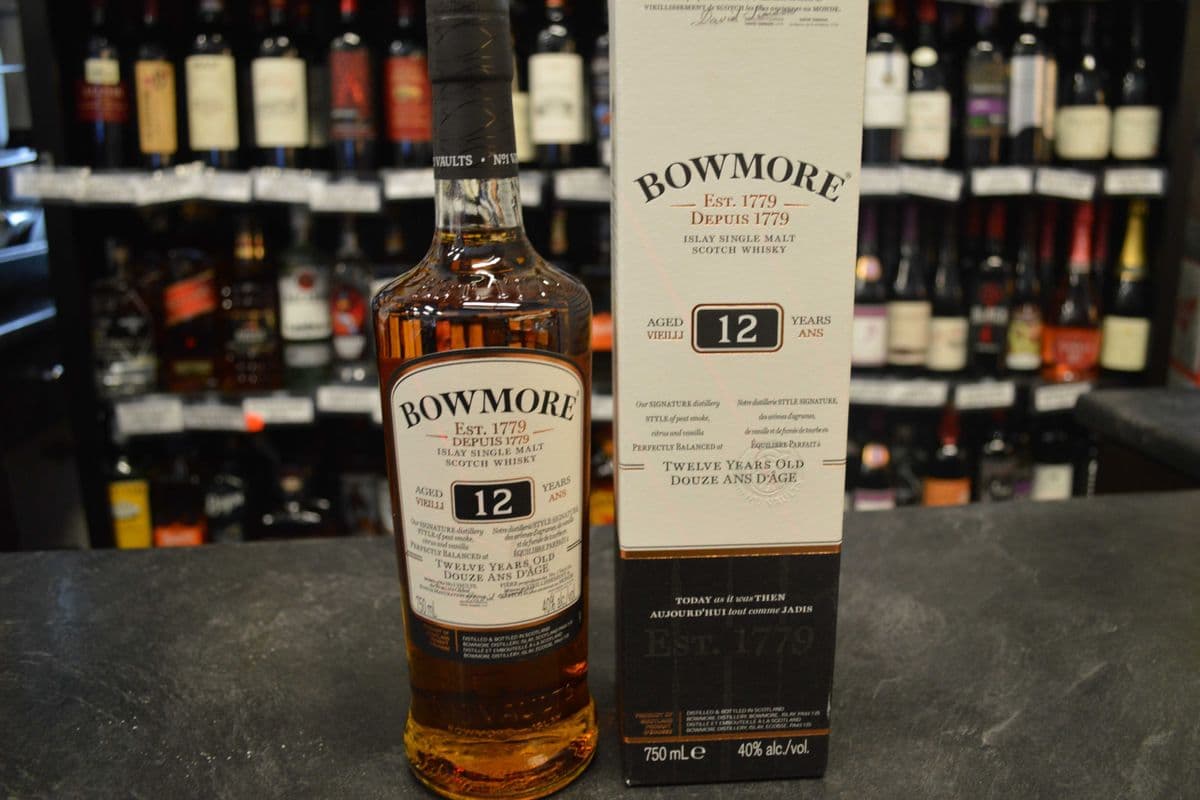 Bowmore 12 YR old (750 ml) (1 x 750 ml)
