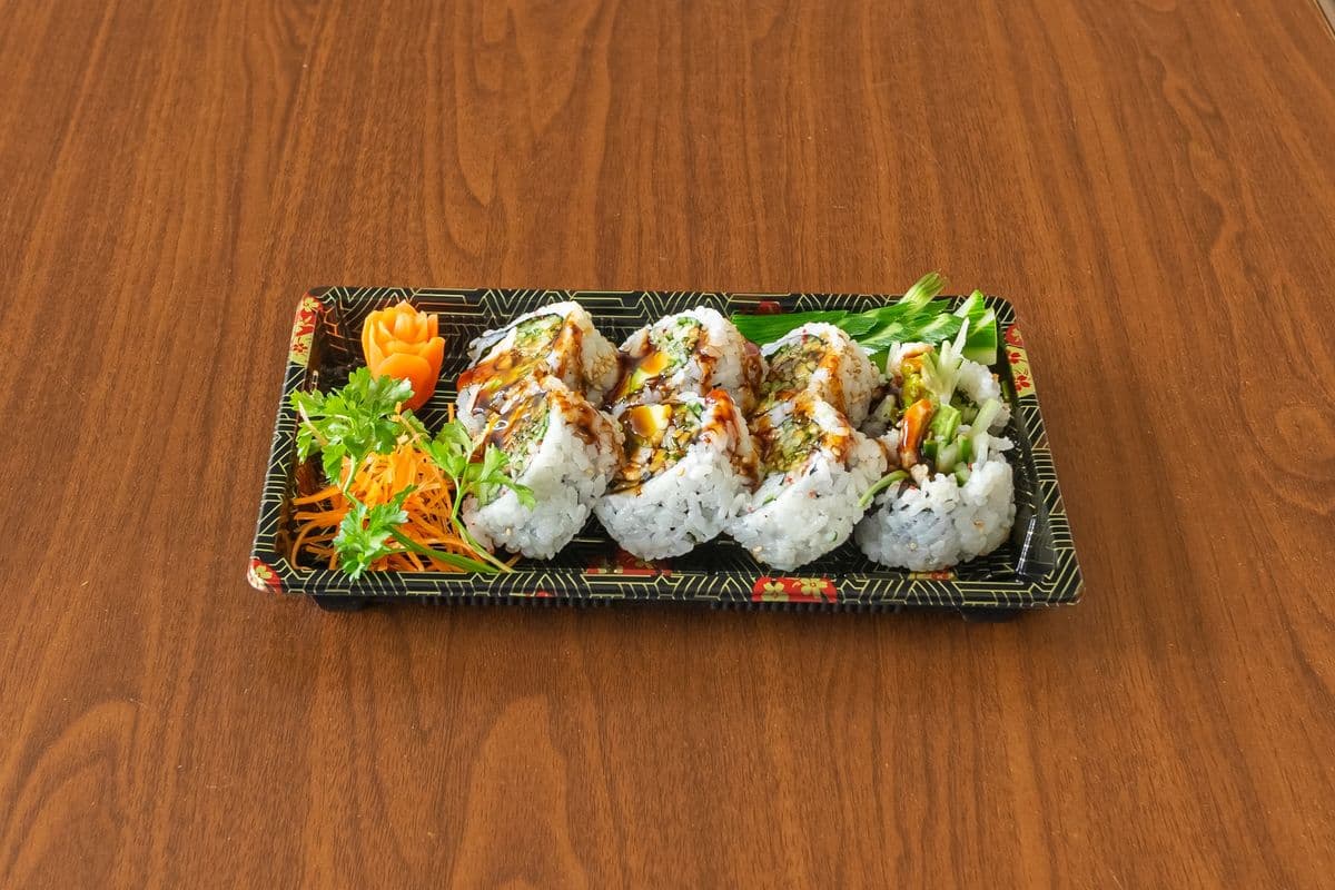 PR16. Chicken Dynamite Roll (8 pcs)