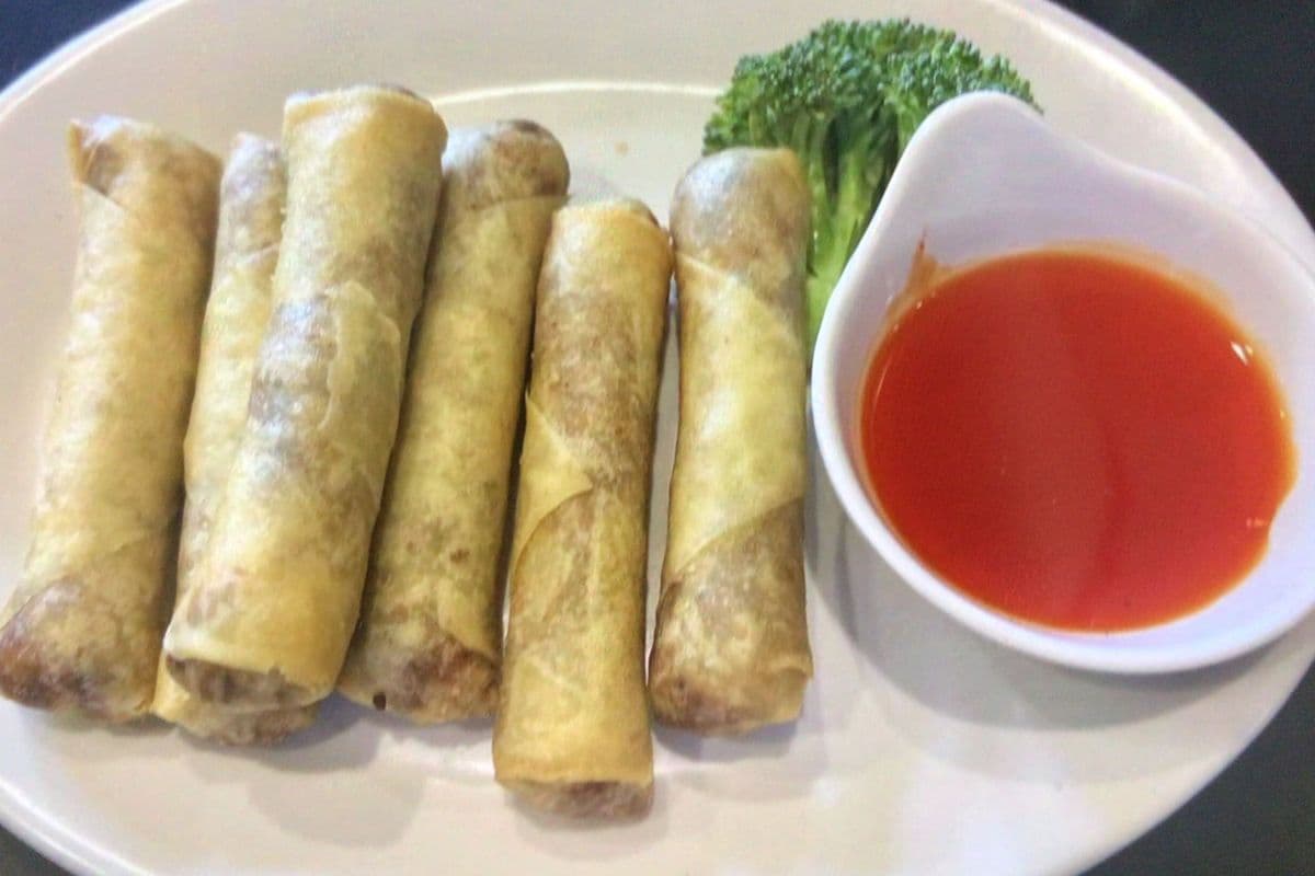 F23 (NEW) Home-made Deep-Fried Pork Spring Rolls (6pcs)