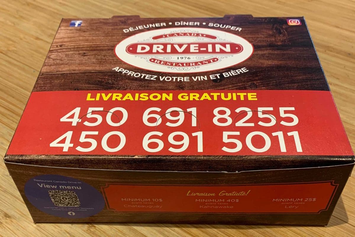 Special Box D ( 1 Hamburger 5 ailes de poulet 1 rondelles d'oignon / 1 Hamburger 5 Chicken Wings 1 onion rings) (1 Drink)