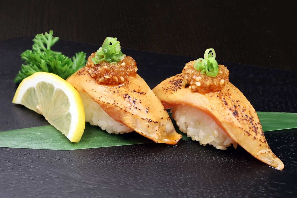 Seared Tuna Aburi Nigiri Sushi (2 pcs)