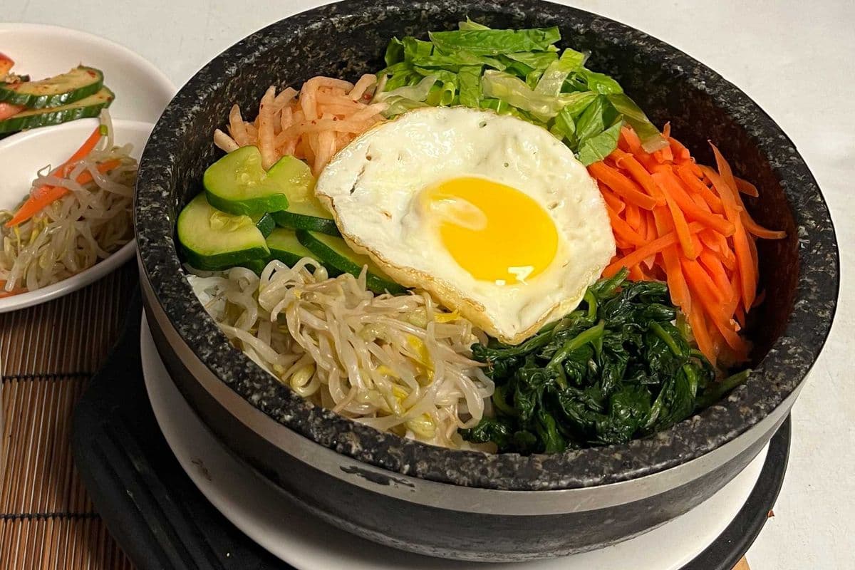 K7a. Rice with Seven Vegetables on Stone Pot