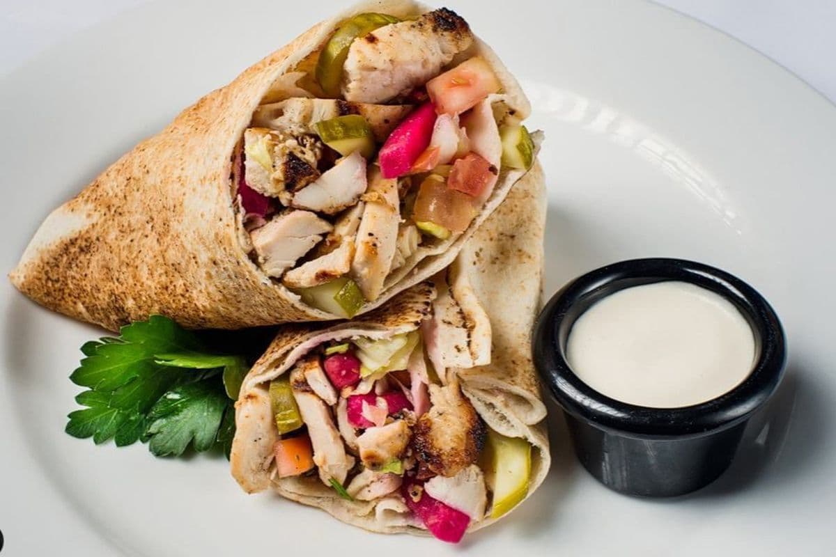 Poulet / Chicken Shawarma trio