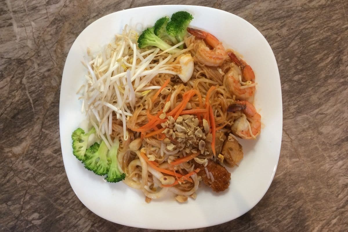 T72. Seafood Pad Thai