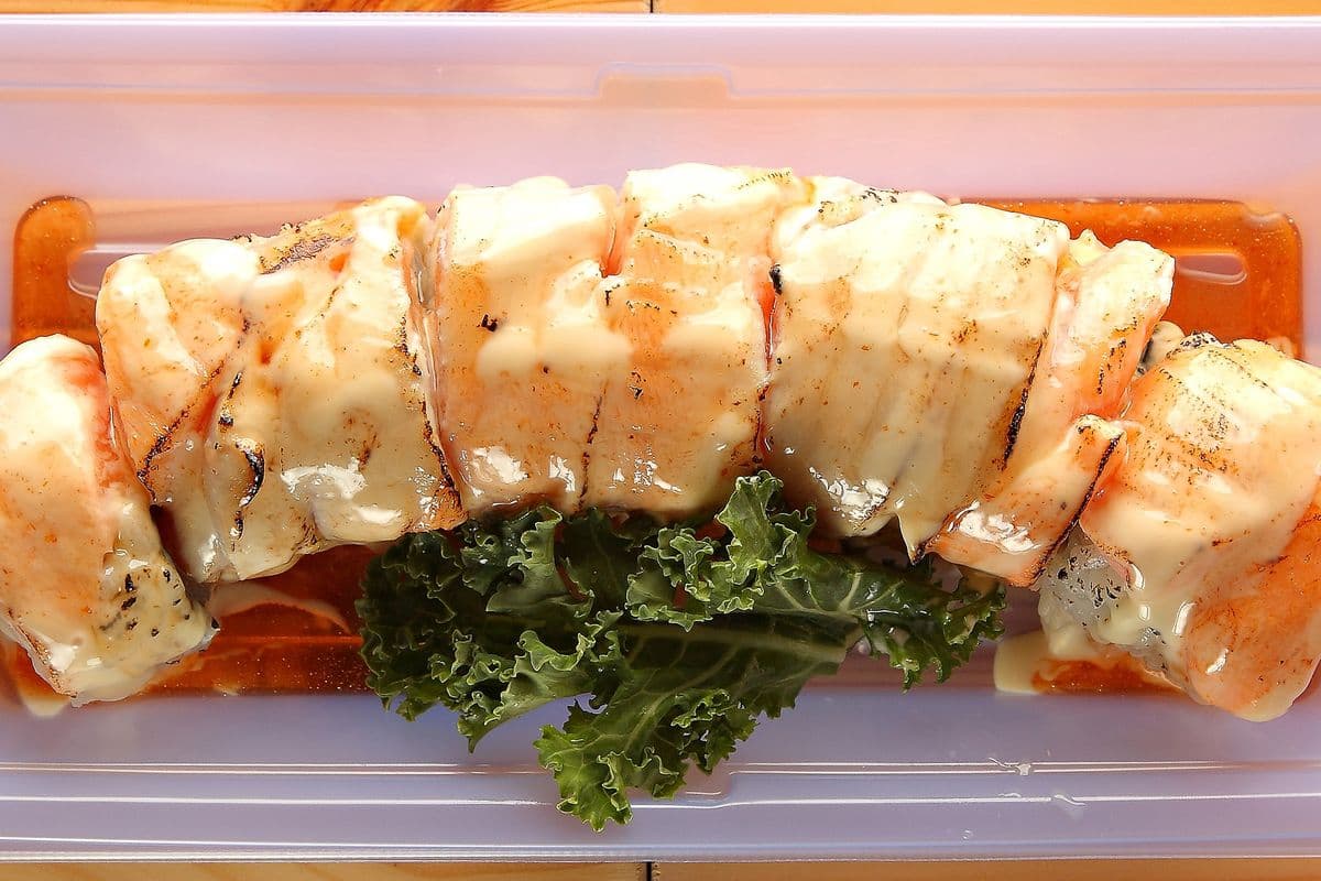 Volcano Roll (8 pcs)