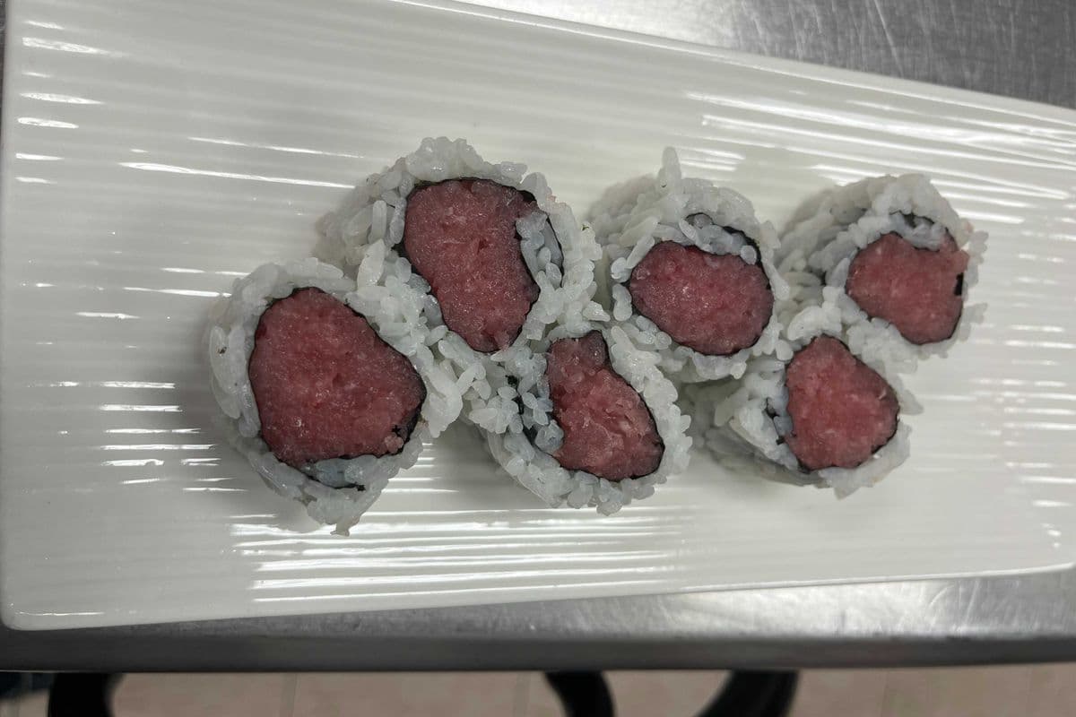 Tuna Roll (6 pcs)