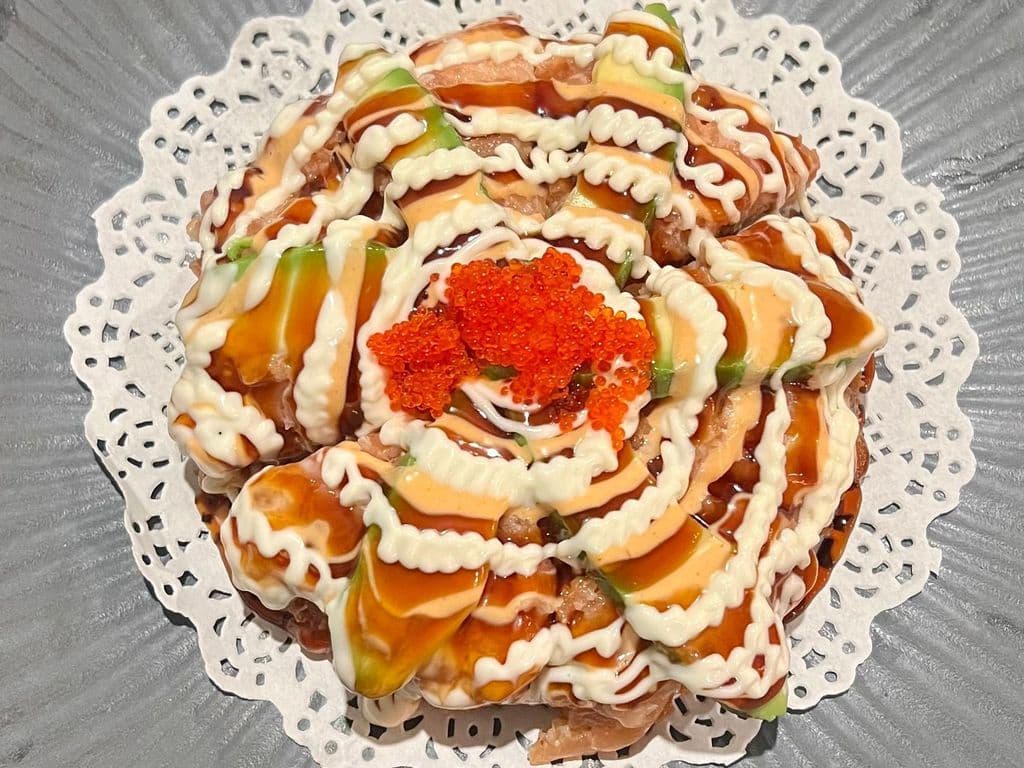 Sushi Pizza (Spicy Salmon)