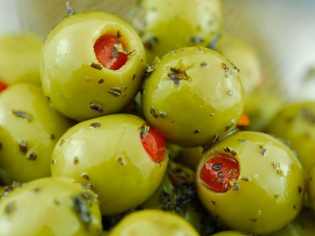 F2T GREEN OLIVES WITH PIMENTO 8OZ