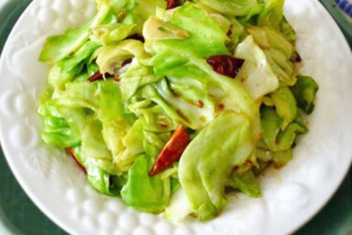 Hand-shredded Cabbages (手撕包菜)