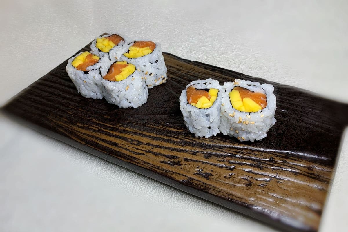 56. Mango Salmon Roll (6 Pcs)