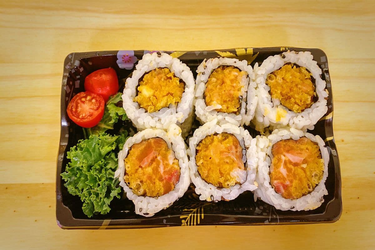 Spicy Salmon Roll (6 pcs)