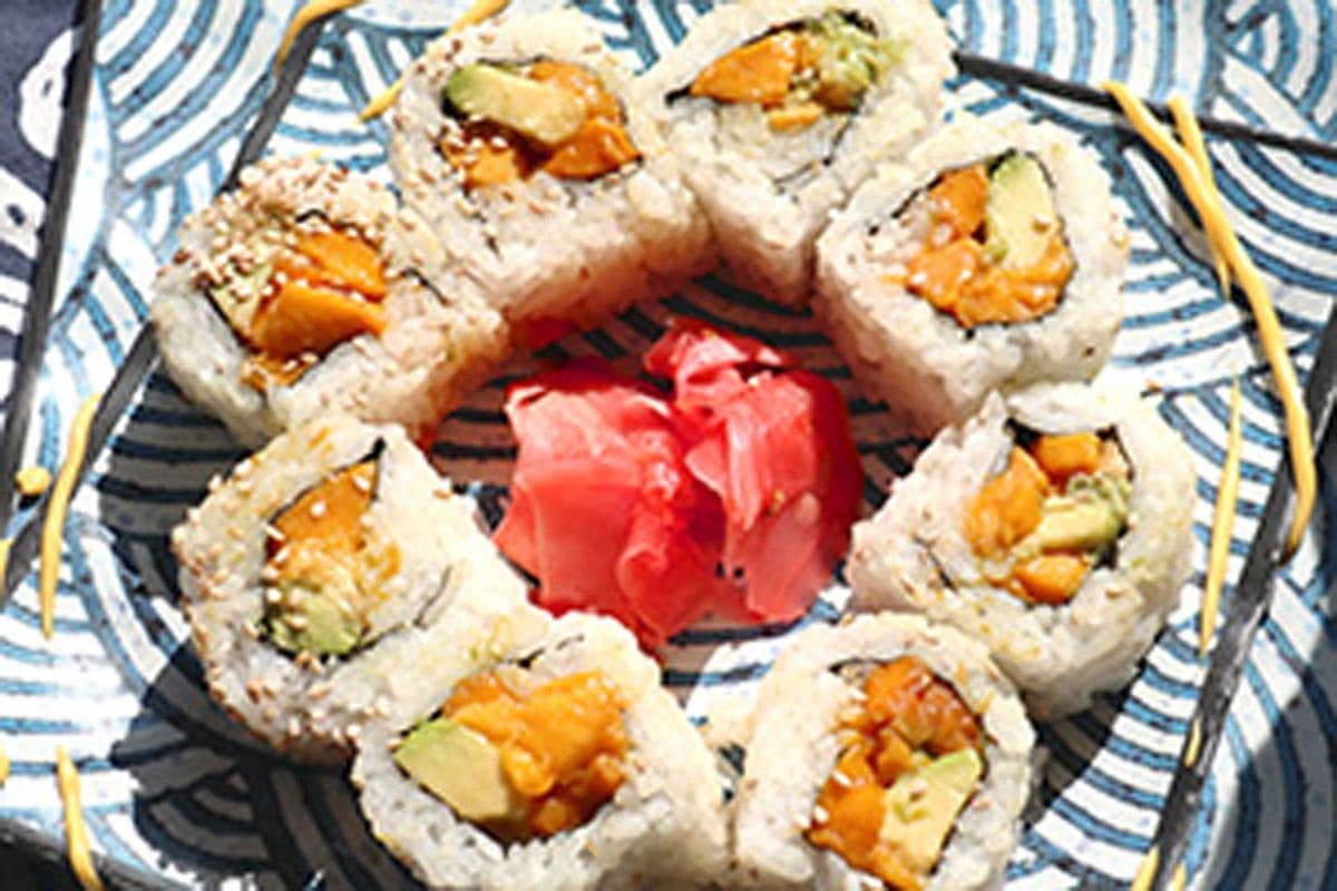 Avocado Mango Roll (8pcs)