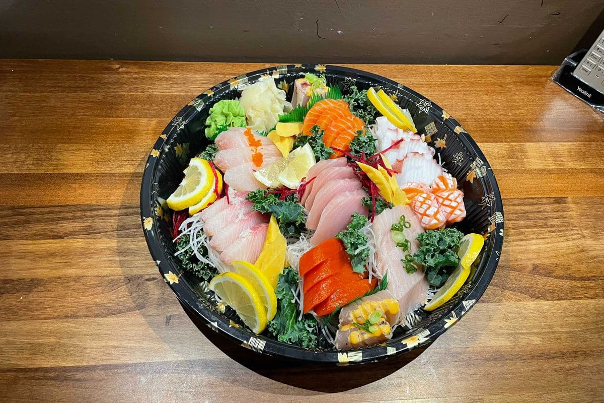 Mega Sashimi (32 pcs)