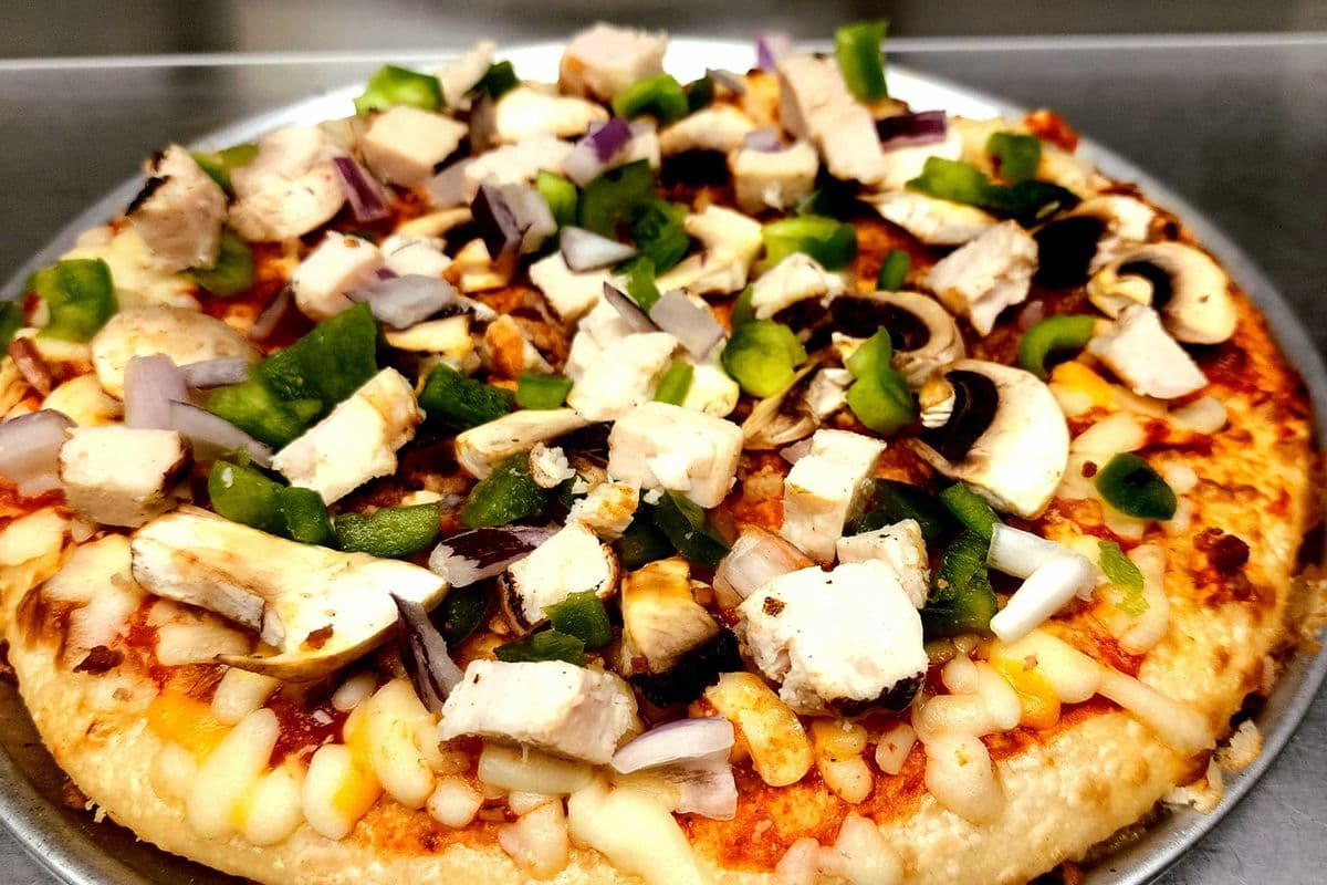 14" Chicken Deluxe Pizza