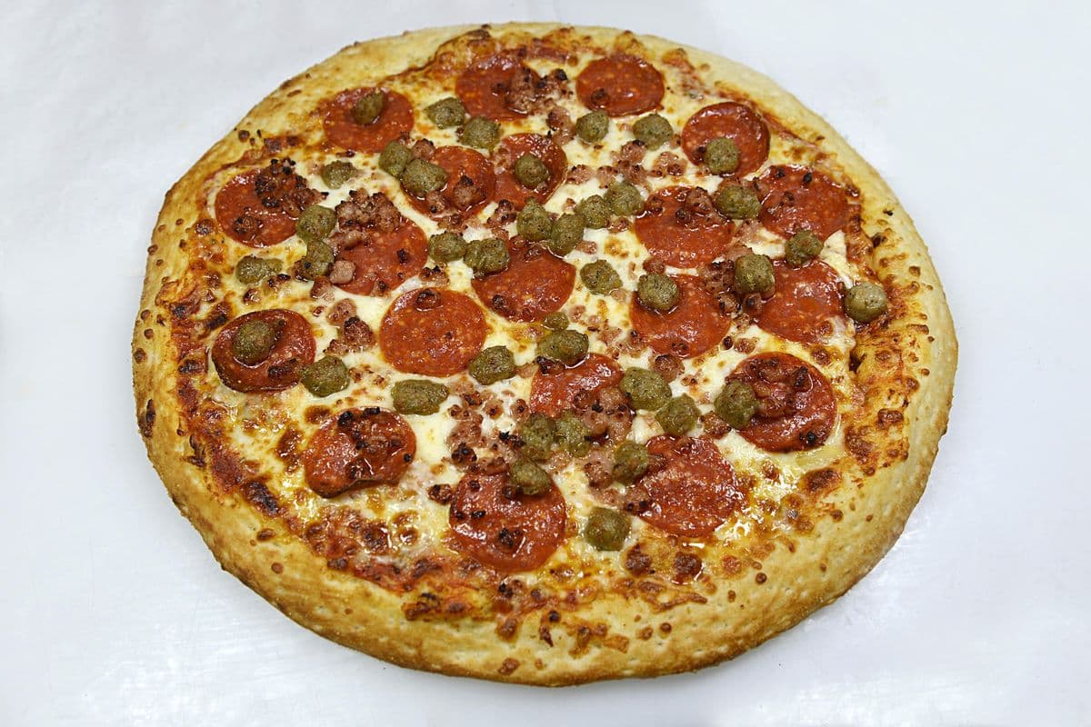 Large Pizza & 1 Dip