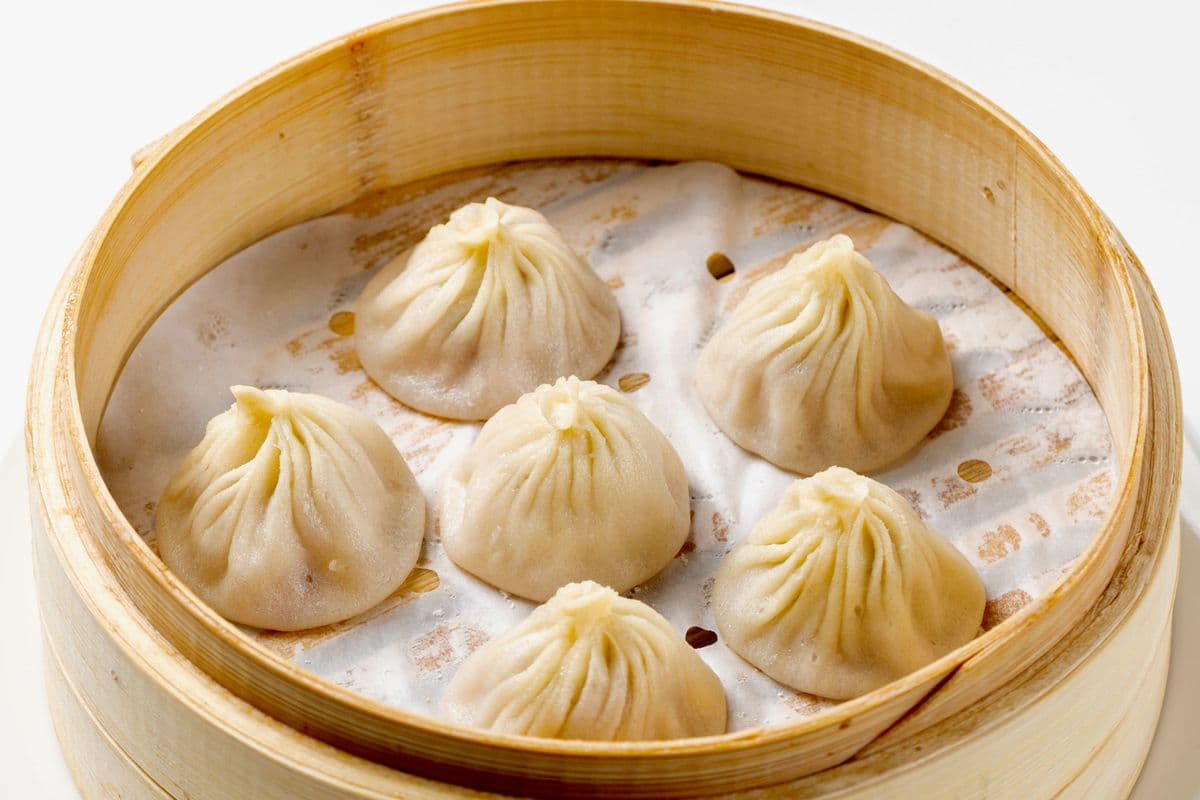 001. Soup Filled Pork Dumplings (6 pcs) 小籠包