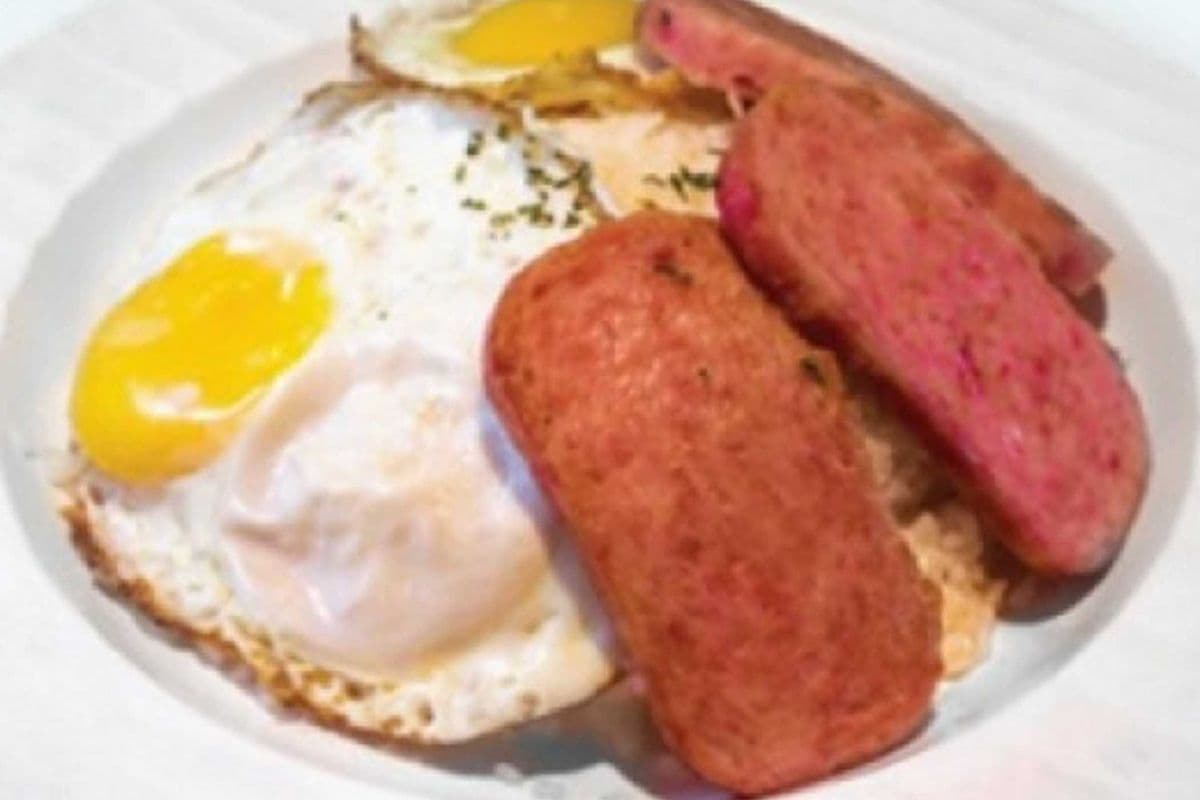 Luncheon Meat with Three Eggs Rice 午餐肉煎蛋飯