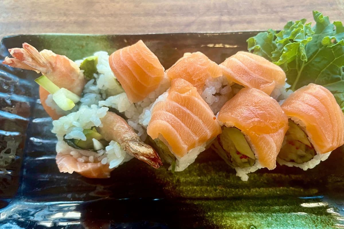 145. Golden Dragon Roll (8 pcs)